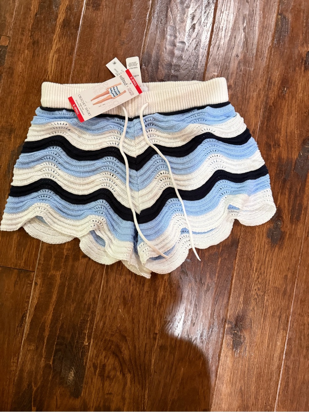 Scallop Hem Knit High-Waist Shorts - White, Light Blue & Navy